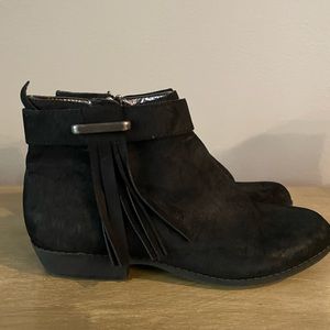 Nine West girls black booties